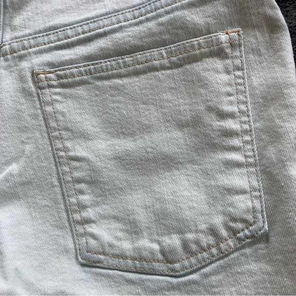 Gap high waisted white button fly stretch denim shorts. Size 27 - Picture 6 of 10